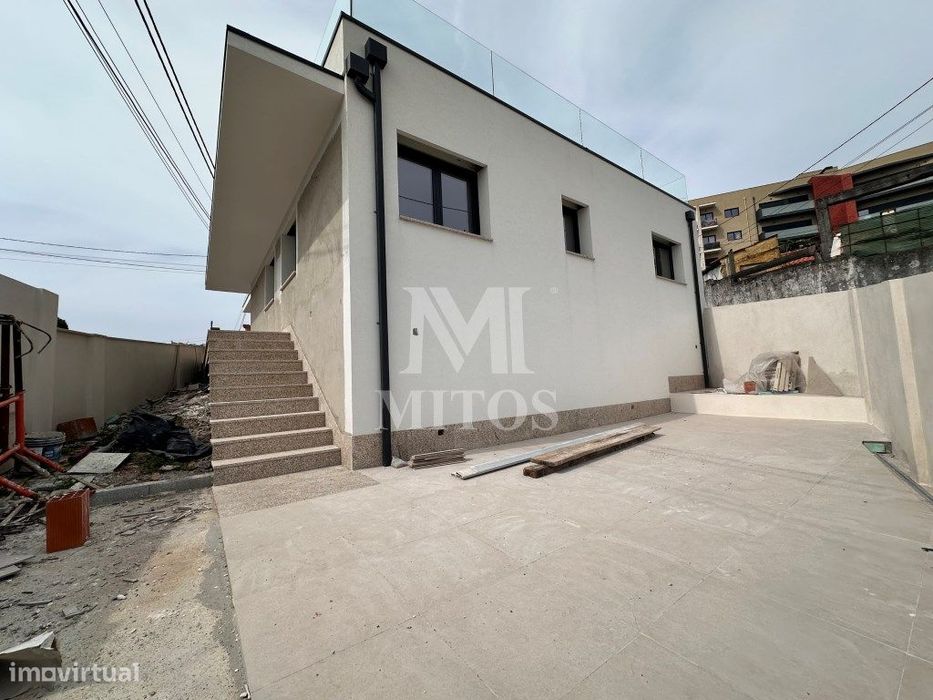 Moradia T3 em construção com Anexo T1 na Areosa - Viana do Castelo