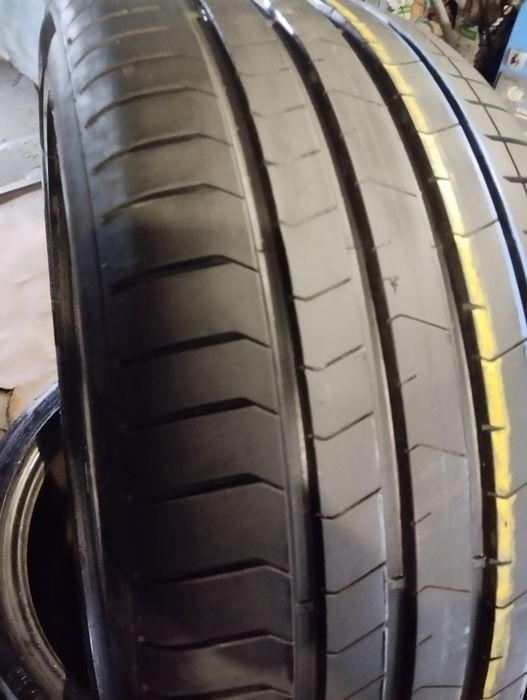 Одна літня шина Pirelli 275/40/20