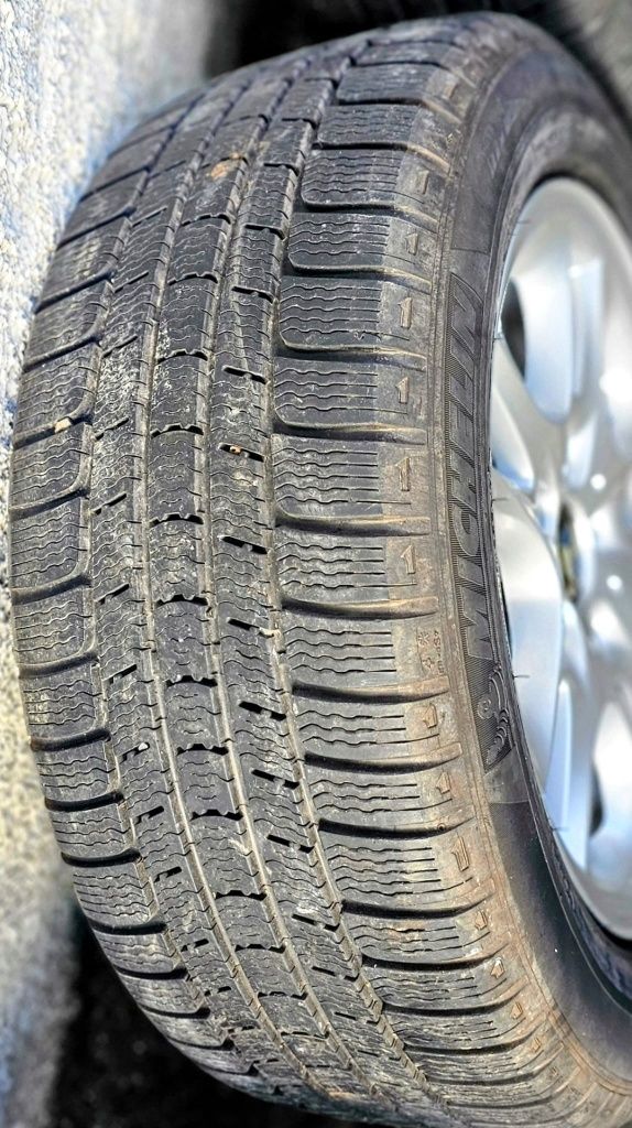 Jantes BMW com pneus 235/55 R17
