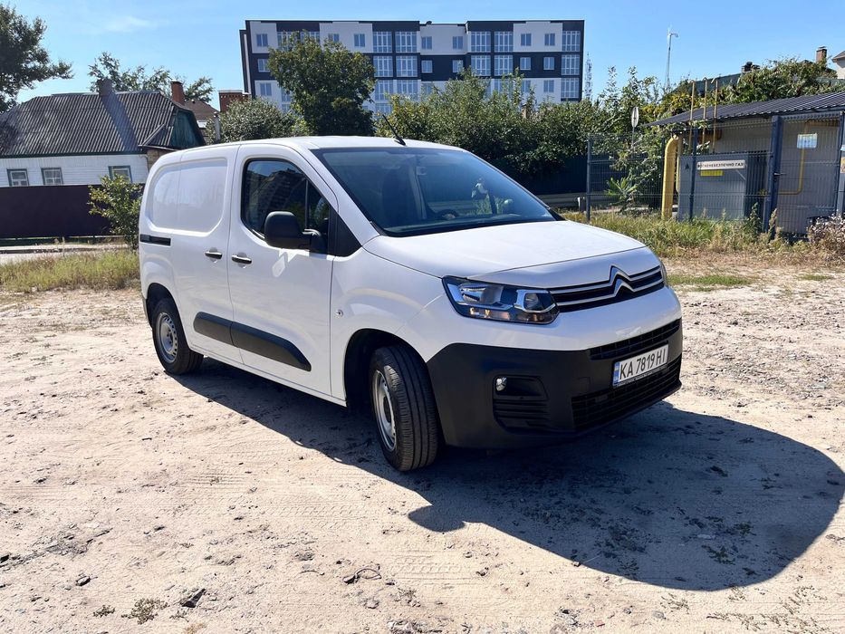 Продам свій автомобіль Citroen Berlingo 2019