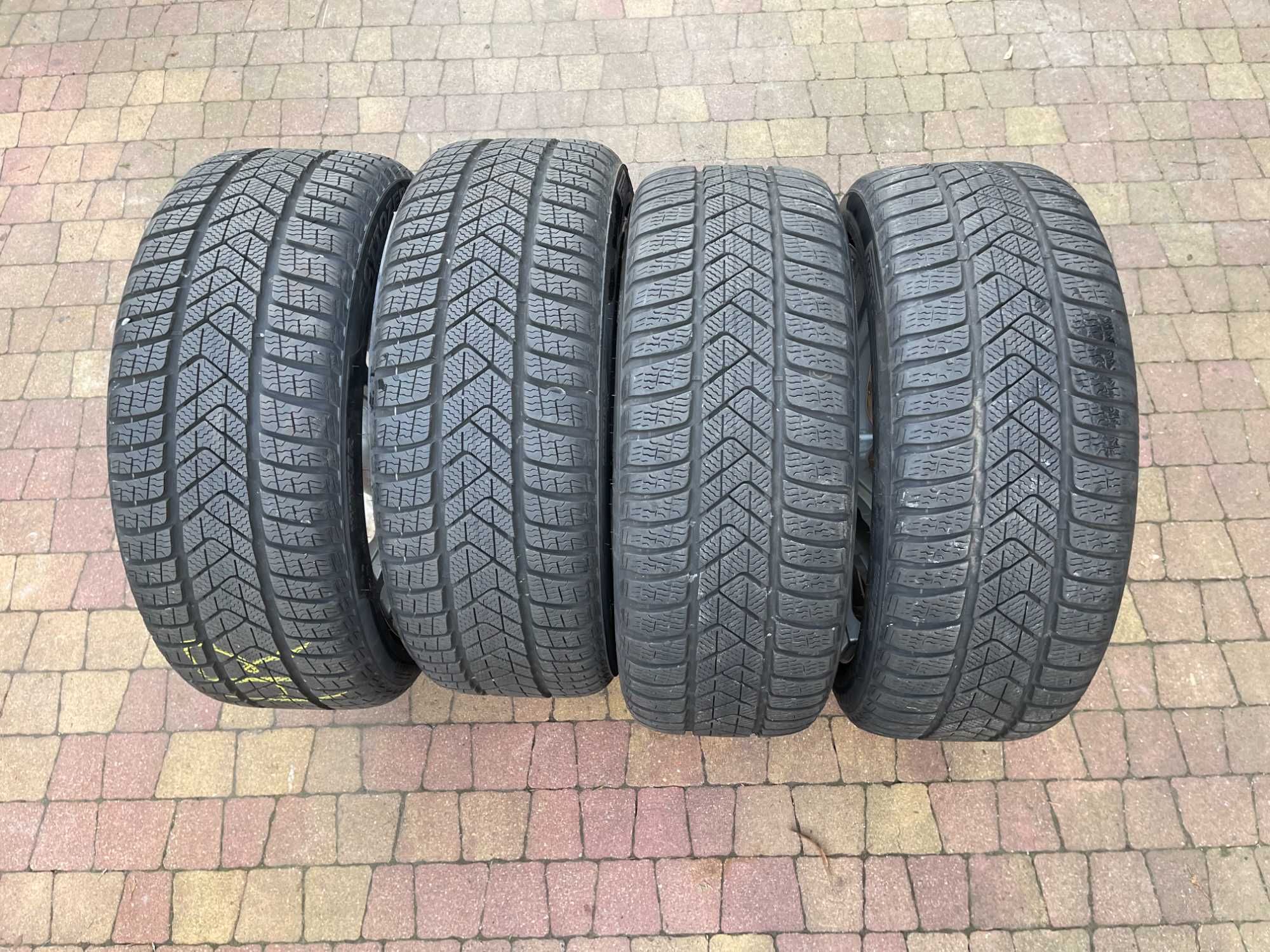 3697. Opony zimowe 225/45/18 Pirelli Runflat MOE 2021/23r 8/6.8mm 4szt