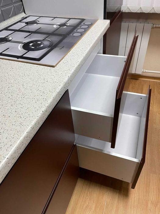 Кухня виставковий взірець 2400мм МДФ фарбований, фурнітура Blume