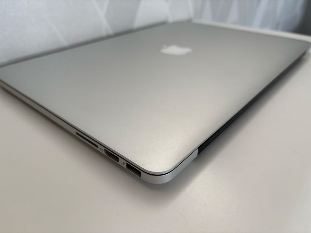 Apple MacBook Pro 15” Retina i7 2.2 GHz 256 SSD świetny komputer