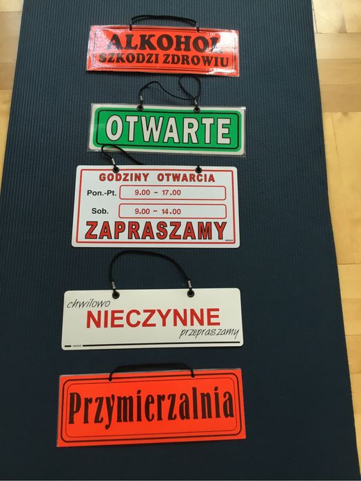 Plastikowe tabliczki informacyjne