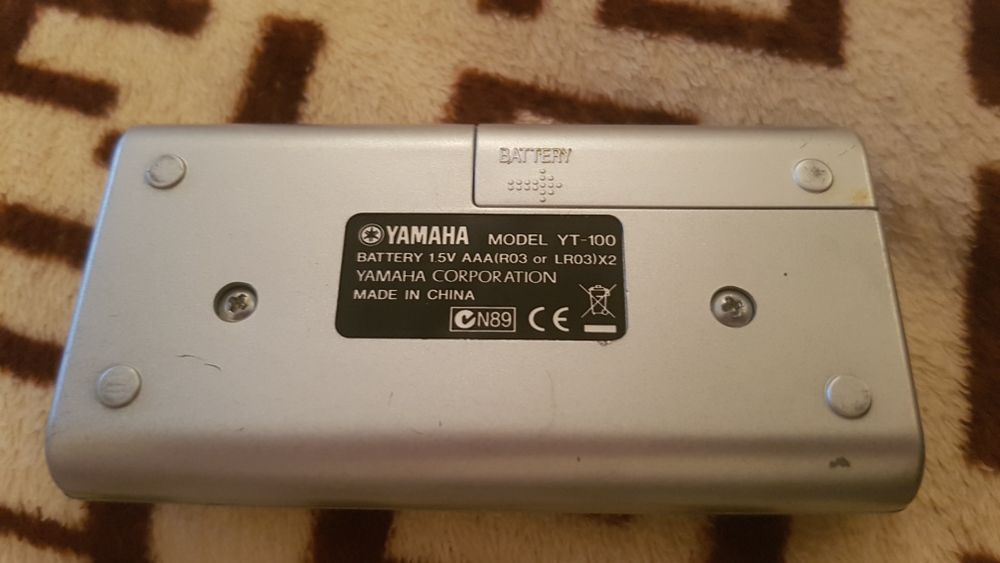 Бас-тюнер для гитары Yamaha YT-100