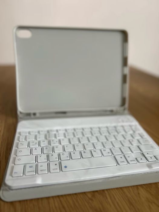 Чохол для iPad з клавіатурою