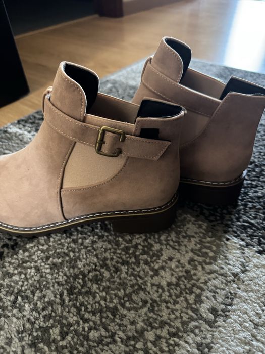 Botas novas nunca usadas