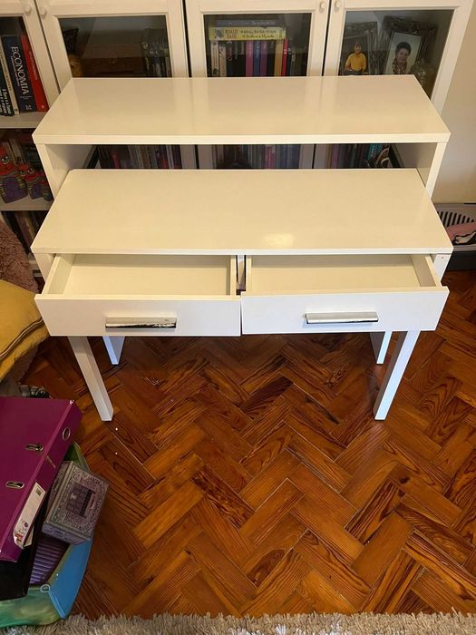 Mesa de escritorio ou movel de apoio extensivel