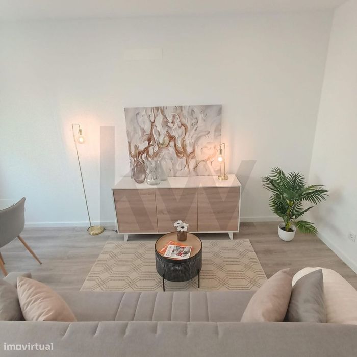 T3 Totalmente Renovado na Penha de França