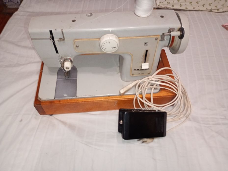 Продам швейну машину (Мальва) В робочому стані