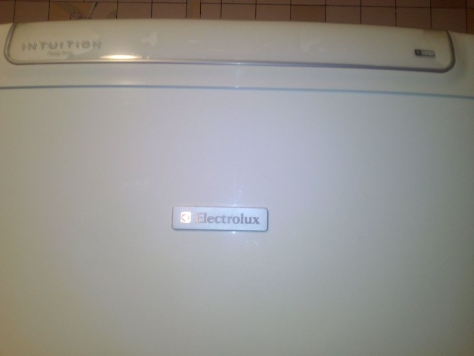 техника для кухни продам холдильник электролюкс в рабочем состоянии .