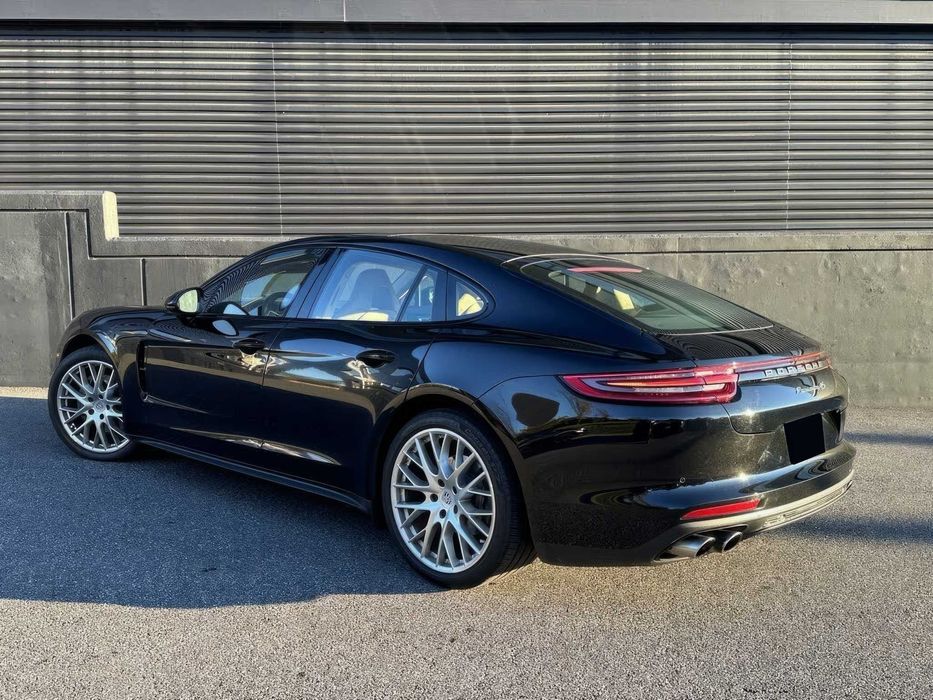 Porsche Panamera      2018
