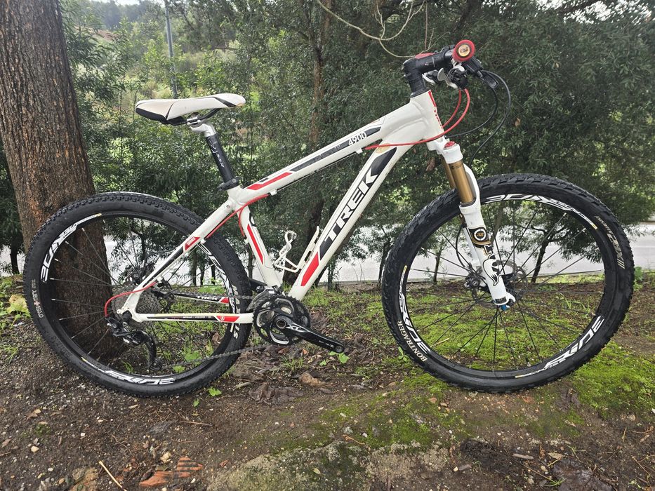 Bicicleta btt s trek bem equipada