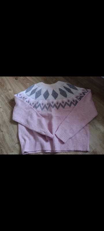 Różowy sweter uroczy