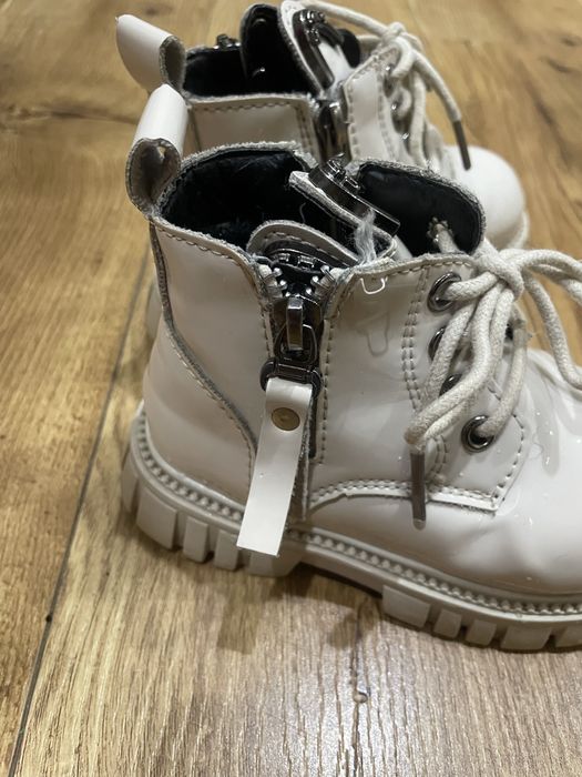 Зимові черевички на дівчинку