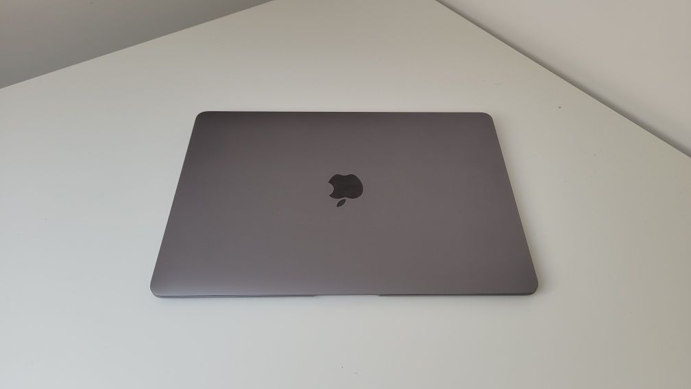 Macbook air 2020, i5  8/256gb