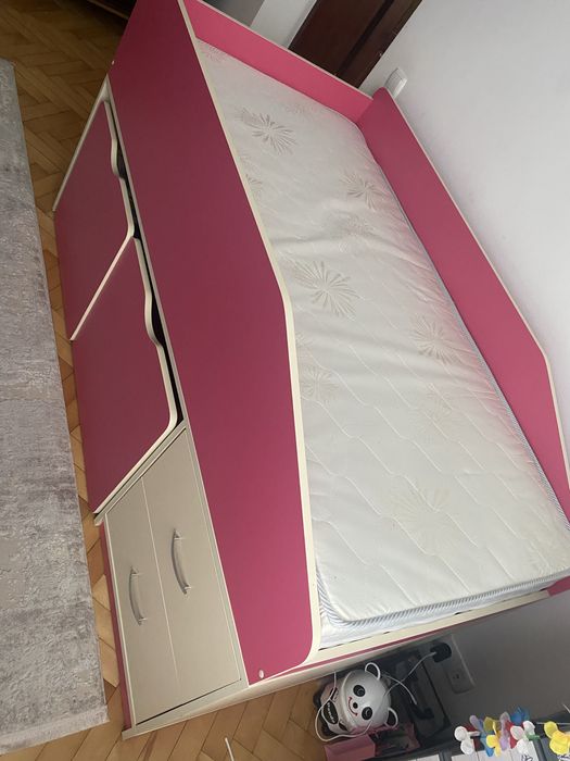 Ліжко для дівчинки