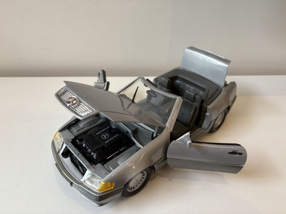 Model Mercedes 500SL R129  1:18 Maisto (bburago welly)