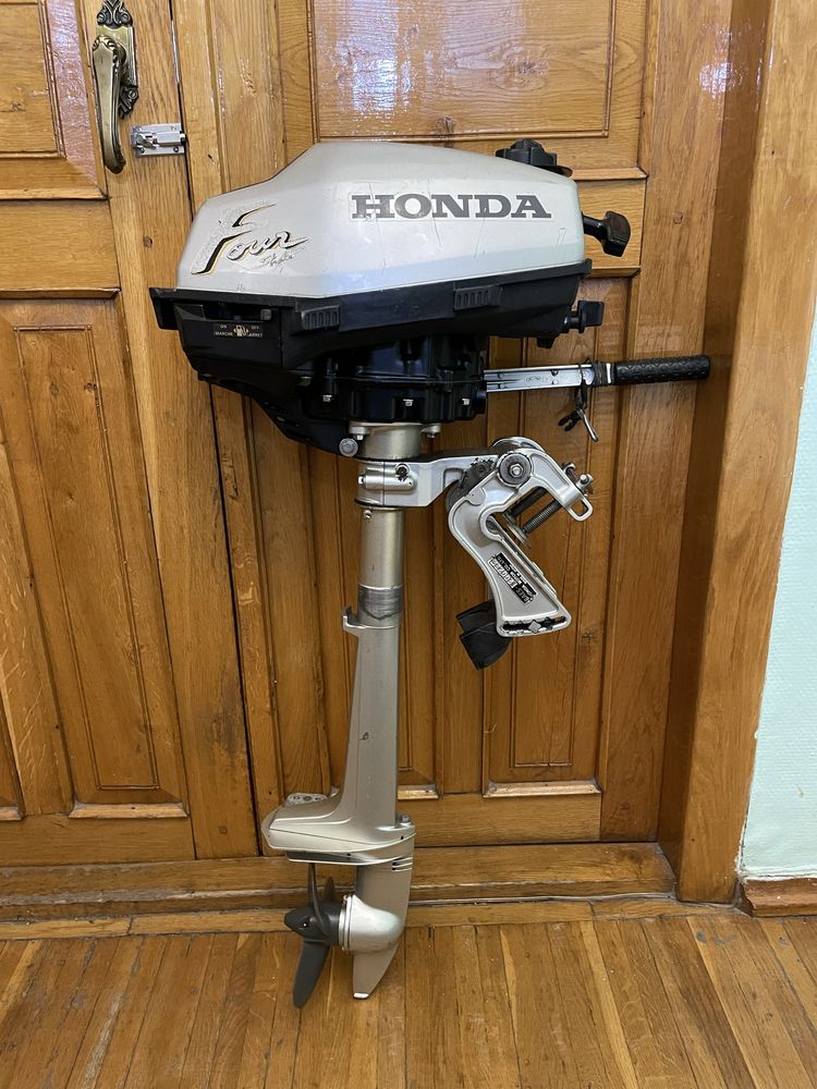 Лодочный мотор Honda 2