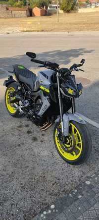 Yamaha Mt-09 night fluo