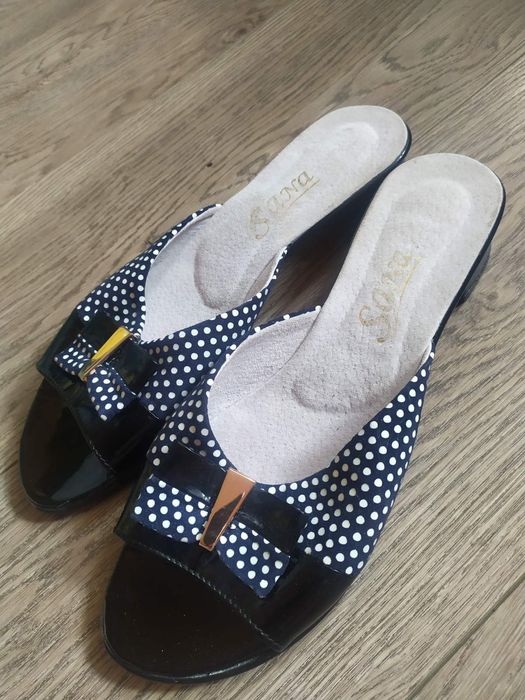 Продам  лаковые шлепки