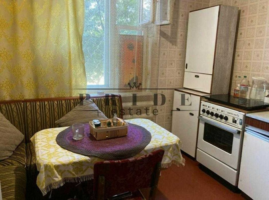 НЕДОРОГО Двокімнатна простора квартира на Троєщині !