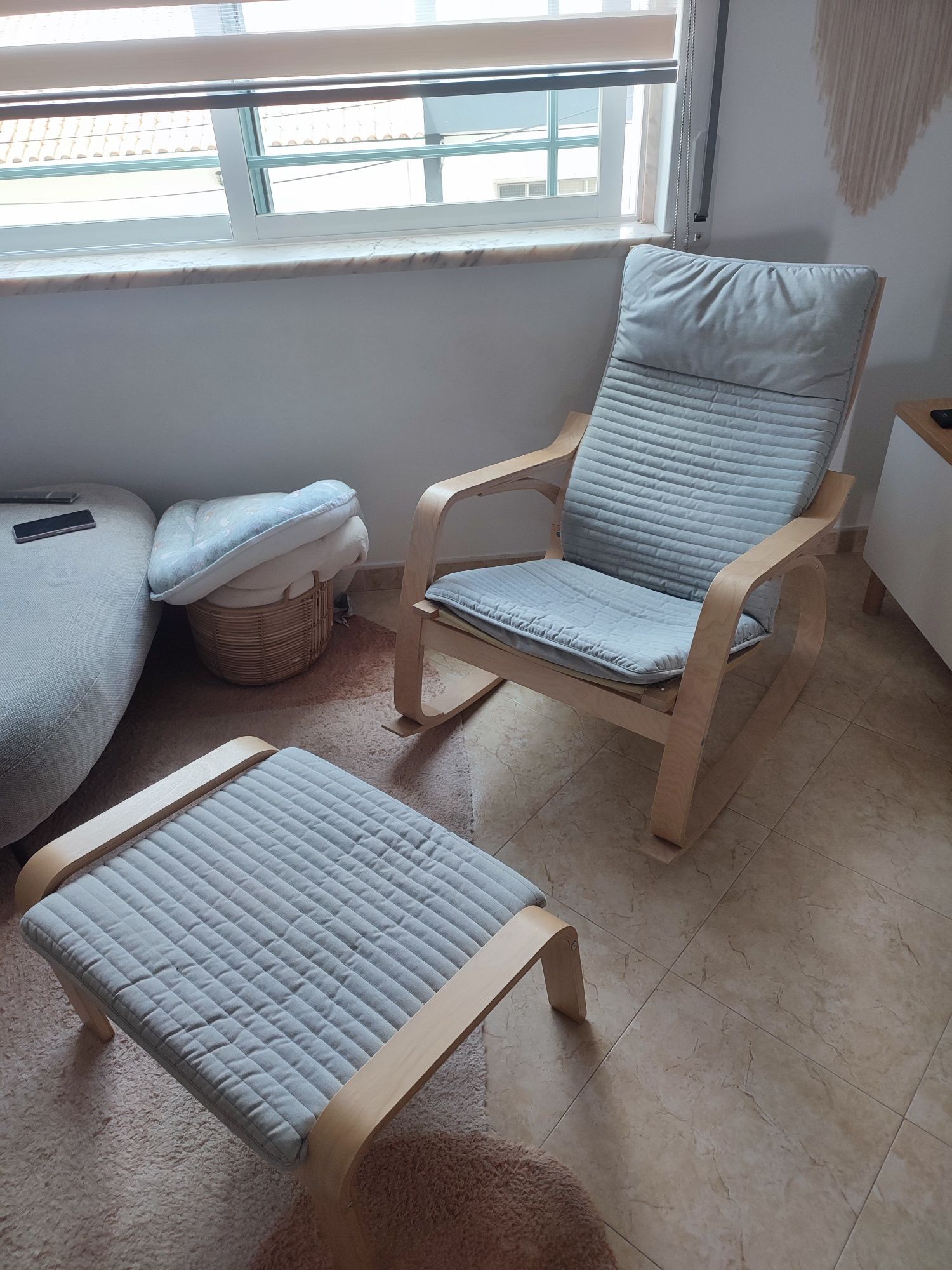 Poltrona e repousa pés Poang IKEA