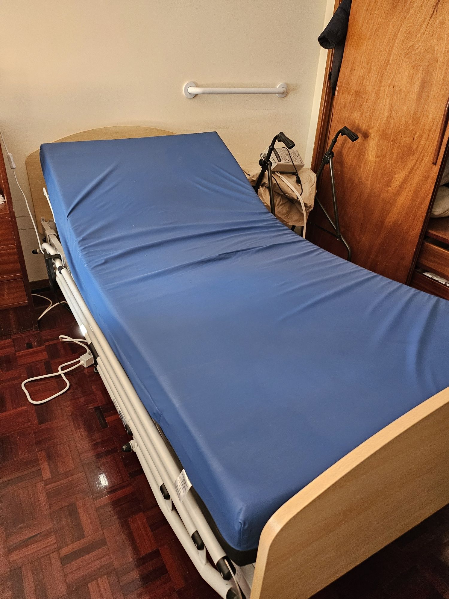 Cama Articulada Elétrica com Comando + Colchão Anti-Escaras