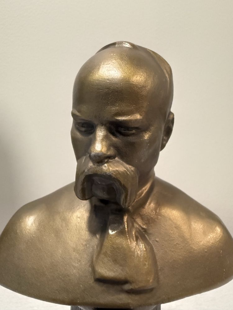 Бюст Шевченко Т.Г.