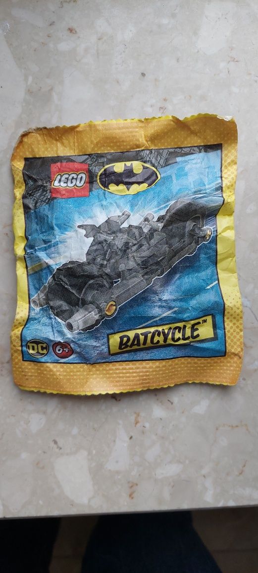Minifigurka LEGO 212325 Batman DC Batcycle Motor Batmana