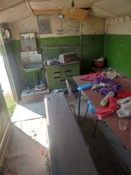 Битовка, вагончик на колесах, кунг, причеп, будівельний вагончик