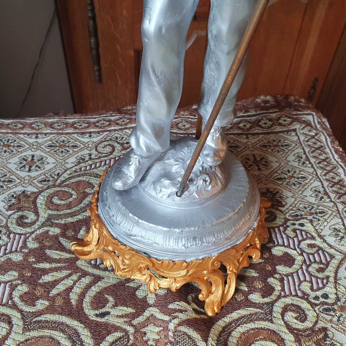 Sprawna figuralna lampa naftowa=MOREAU=ze stopów metali=wys.całk.80 cm