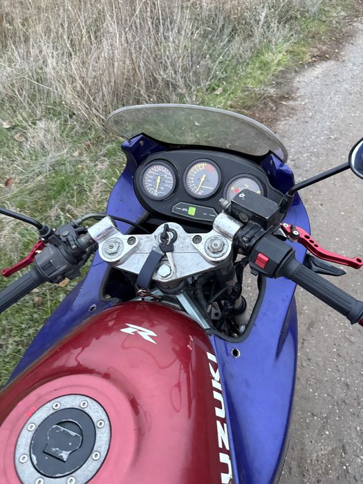 Мотоцыкл Сузуки 600 на ходу