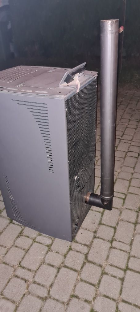 Kominek salonowy wolnostojący na pelet Gude