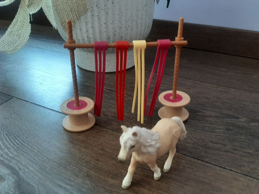 Schleich 42484 Bramka z tasiemkami dla konia. Zestaw kompletny!