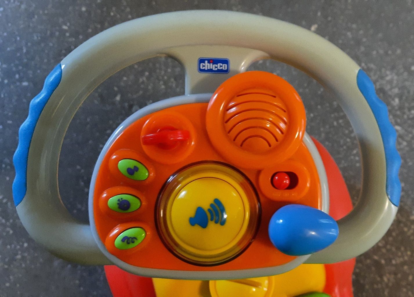 Jeździk Chicco ze schowkiem