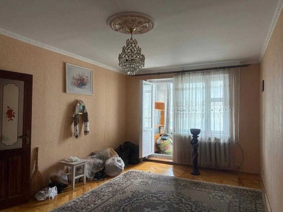 Продаж чотирьокімнатної квартири по вулиці Червоної Калини