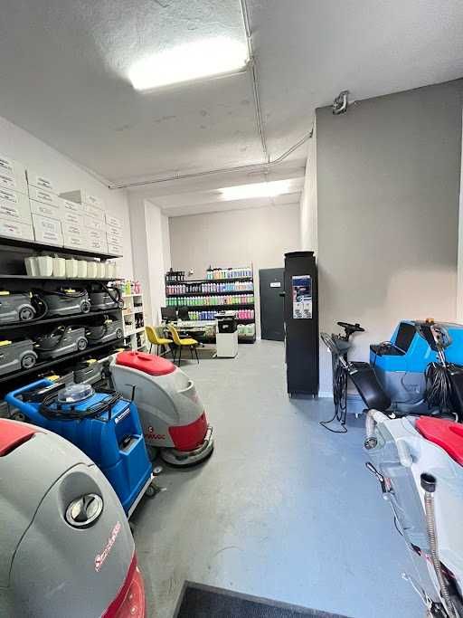 Wynajem Szorowarka samojezdna automat myjący do podłóg  Comac Karcher