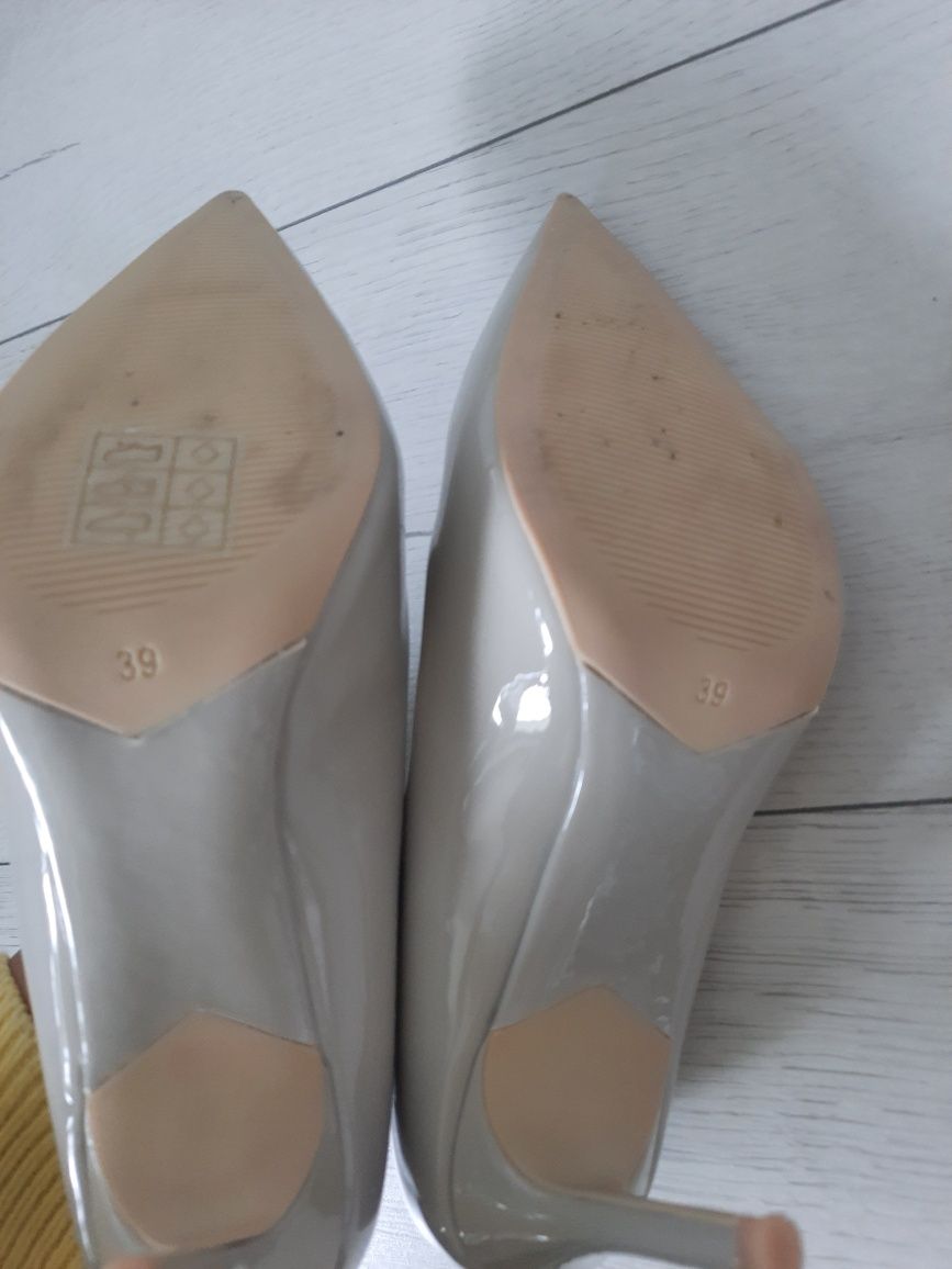 Buty na obcssie, szpilki rozmiar 39 NOWE niżży obcas