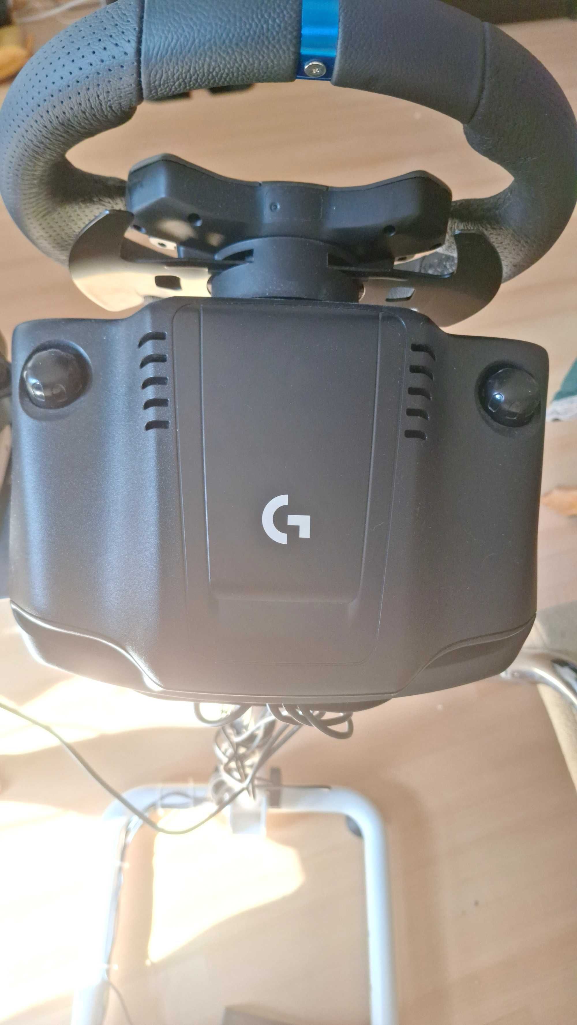 Kierownica gamingowa G923 w zastawie z skrzynią biegów i podstawką