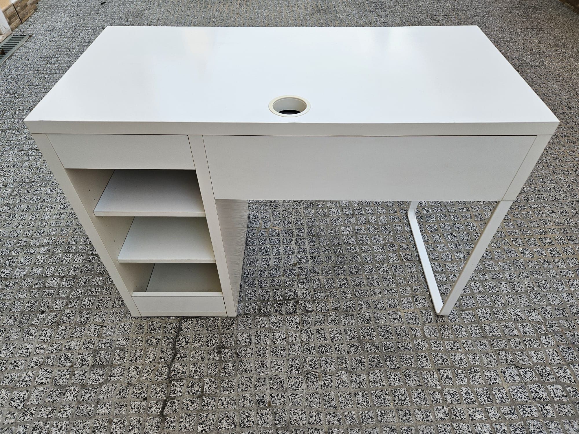 Secretária Ikea MICKE - BOM ESTADO