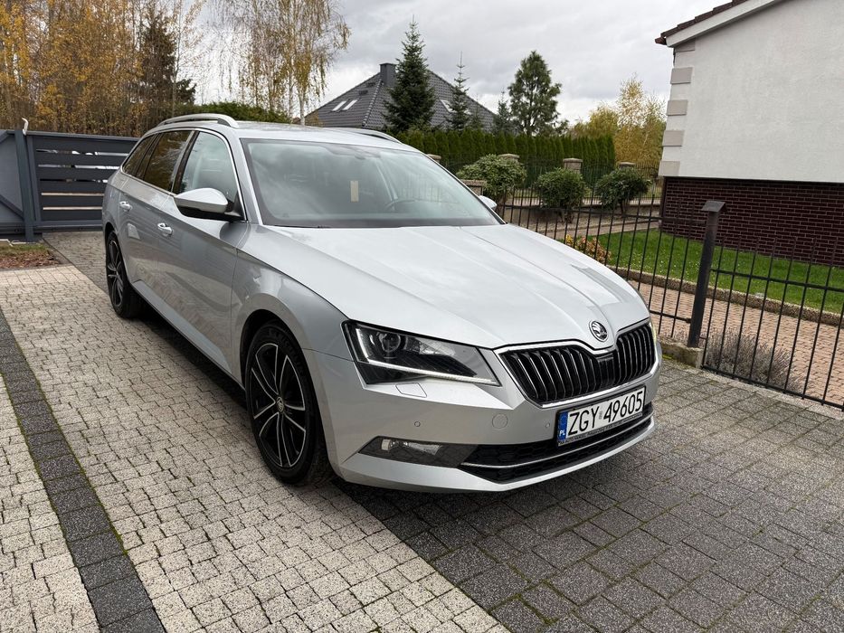 Skoda Superb FULL LED Navi Alu Tempomat ACC Klimatronik Czujniki !!