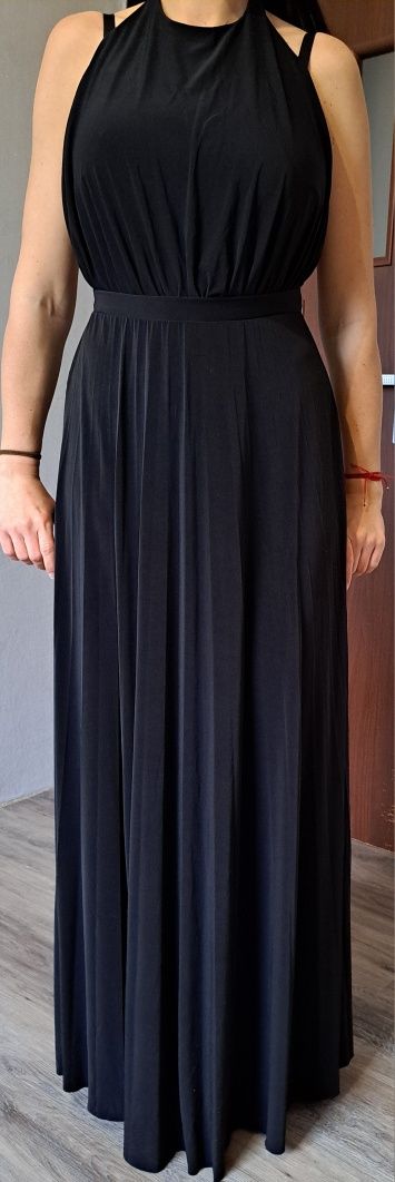 Czarna długa elegancka suknia