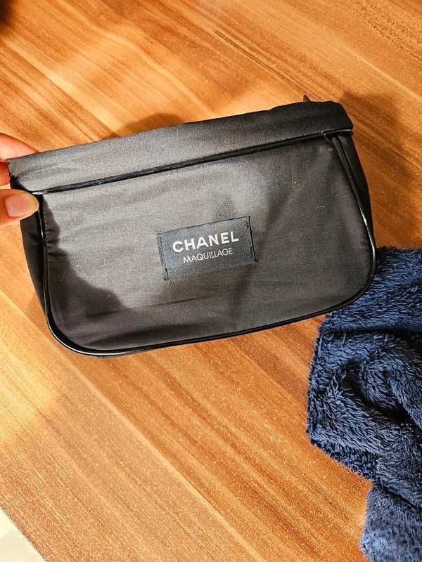 Bolsa maquilhagem Chanel