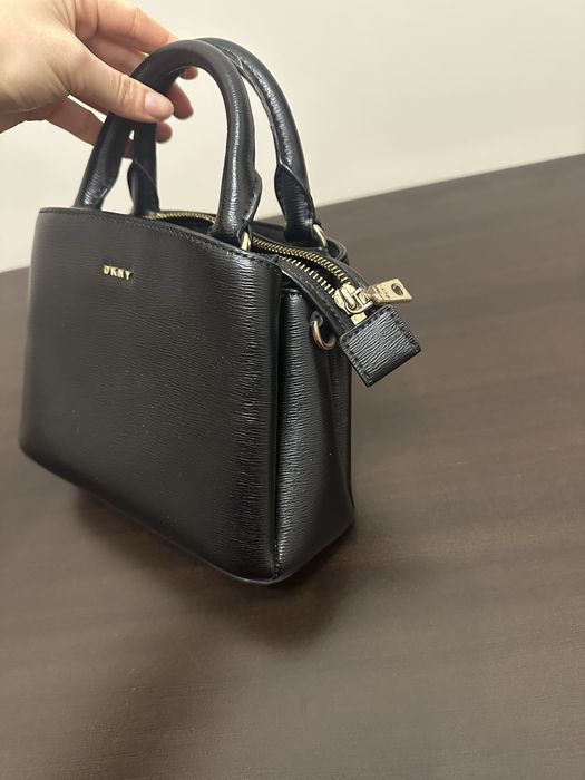 Продаж шкіряної сумки DKNY