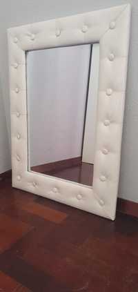Espelho branco almofadado