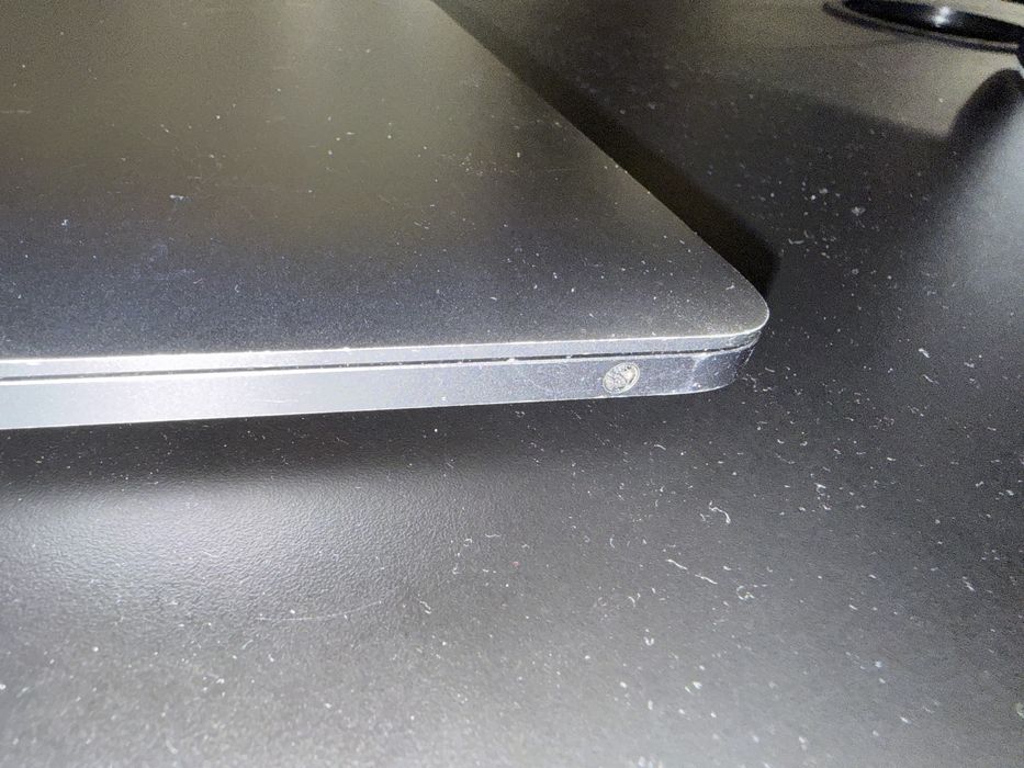 Macbook Pro 13” 2019 a2159, 125gb