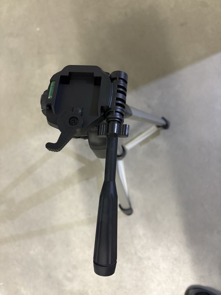 Tripé para máquina de filmar ajustável em altura
