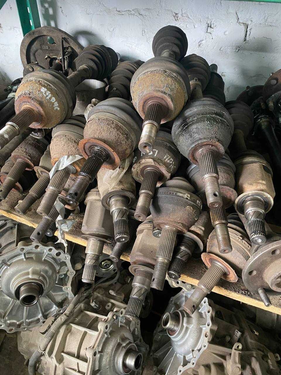 Полуось Піввісь передня Nissan Navara D40 D22 Pathfinder R51 Ниссан