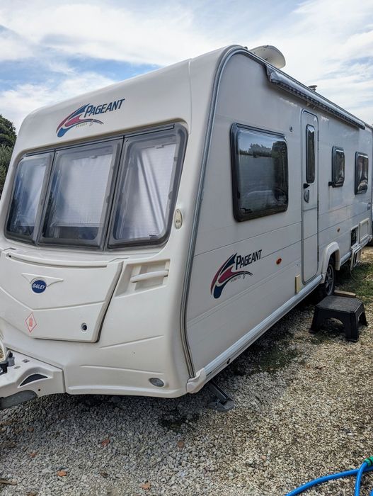 Caravana/ quarto ,suite , muito espaço , levo ao l